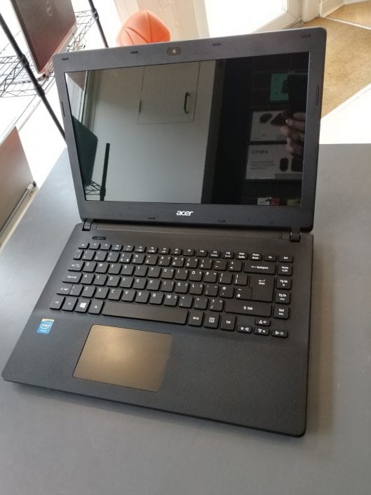 Acer ES1 411 Laptop Colchesterit