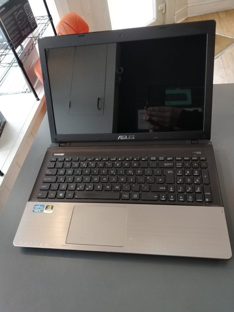 Asus K555A Laptop Colchesterit